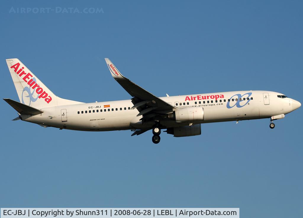 EC-JBJ, 2004 Boeing 737-8BK C/N 33972, Landing rwy 07R