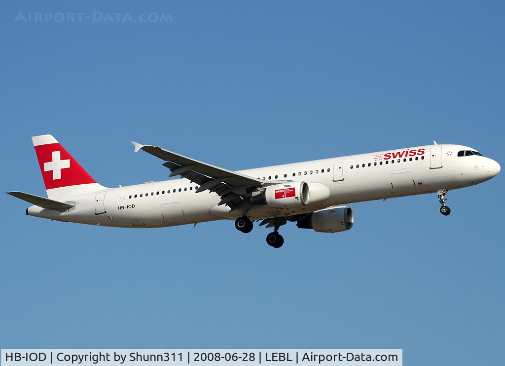HB-IOD, 1995 Airbus A321-111 C/N 522, Landing rwy 07R