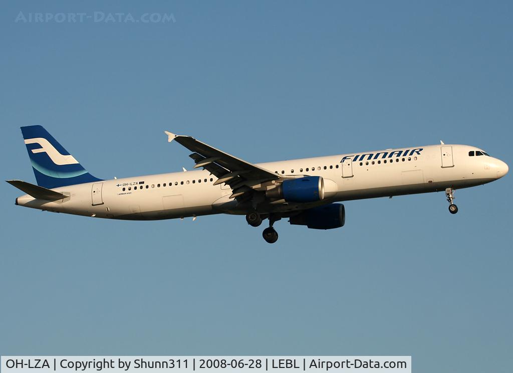 OH-LZA, 1999 Airbus A321-211 C/N 0941, Landing rwy 07R