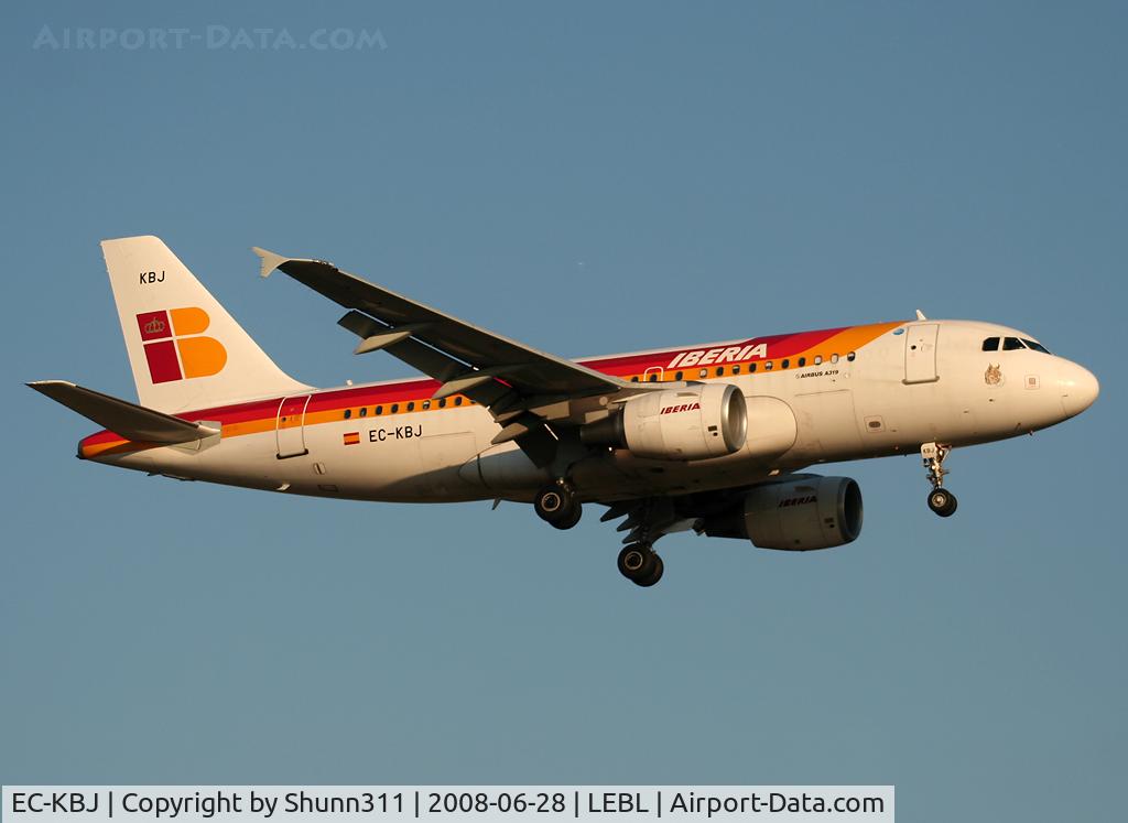 EC-KBJ, 2007 Airbus A319-111 C/N 3054, Landing rwy 07R