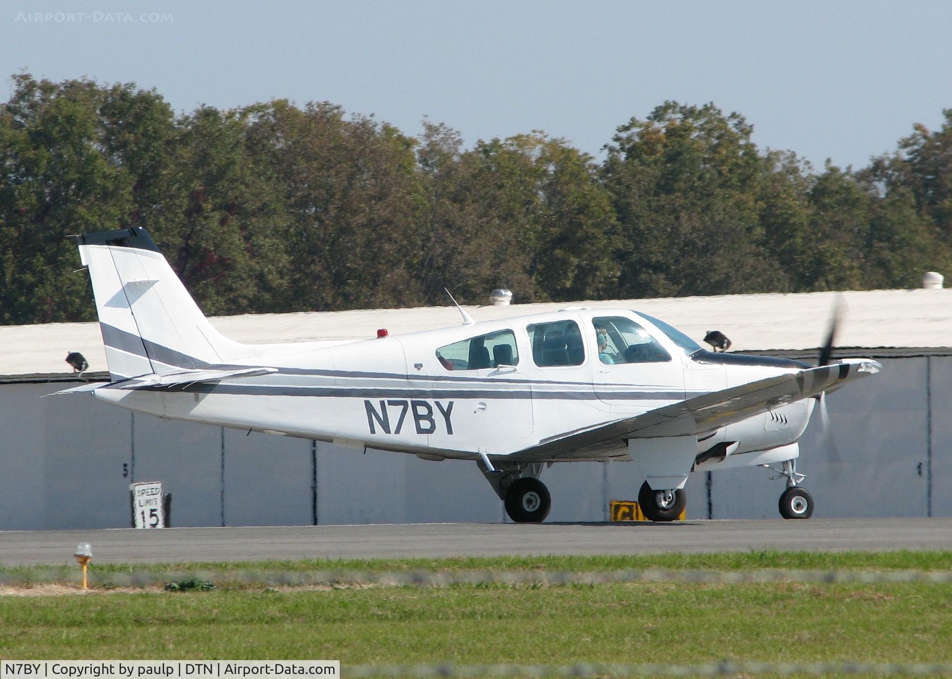 N7BY, 1991 Beech F33A Bonanza C/N CE-1611, Rolling on Rwy 14 at Downtown Shreveport.