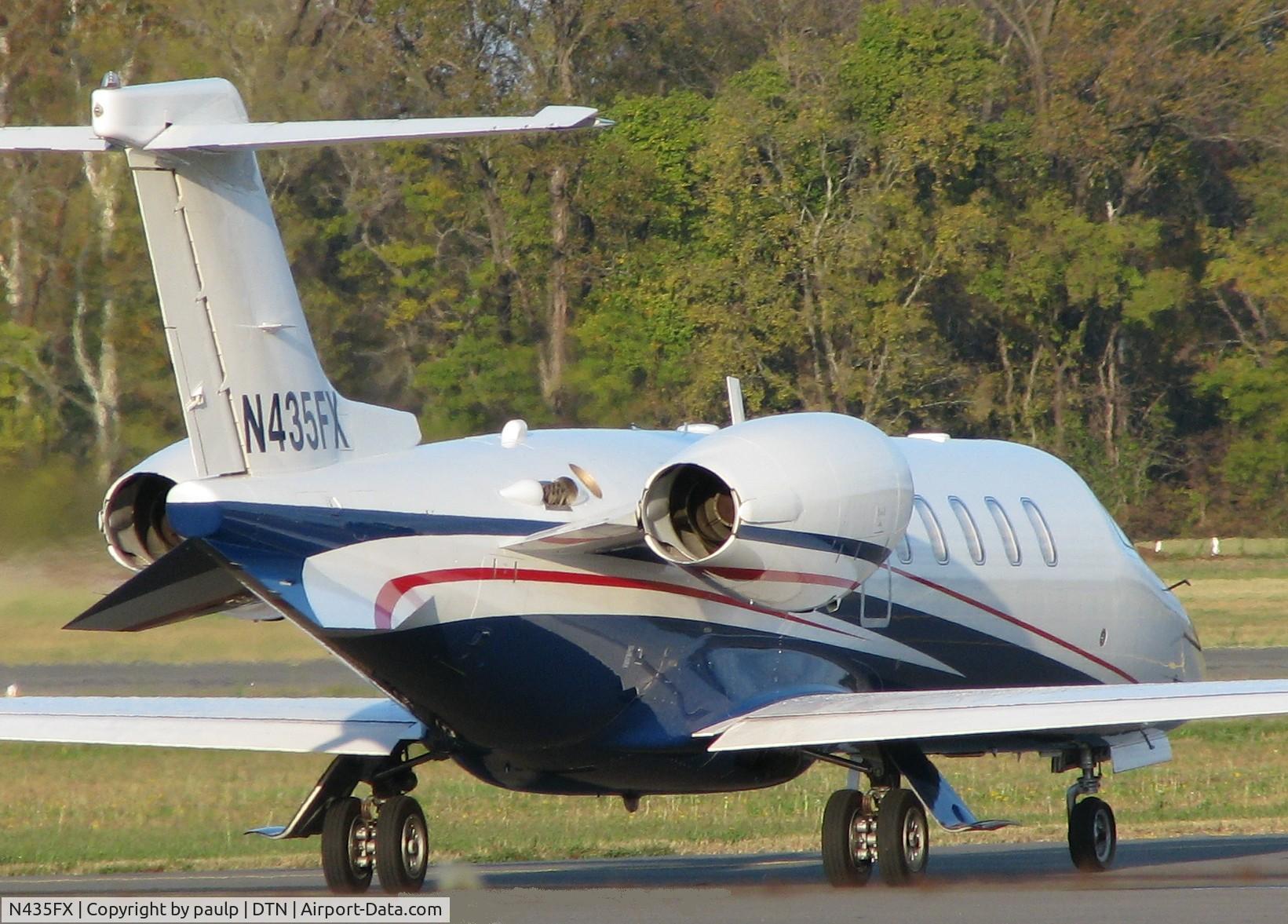 N435FX, Learjet Inc 45 C/N 271, Taxiing to 32 at the Downtown Shreveport airport.