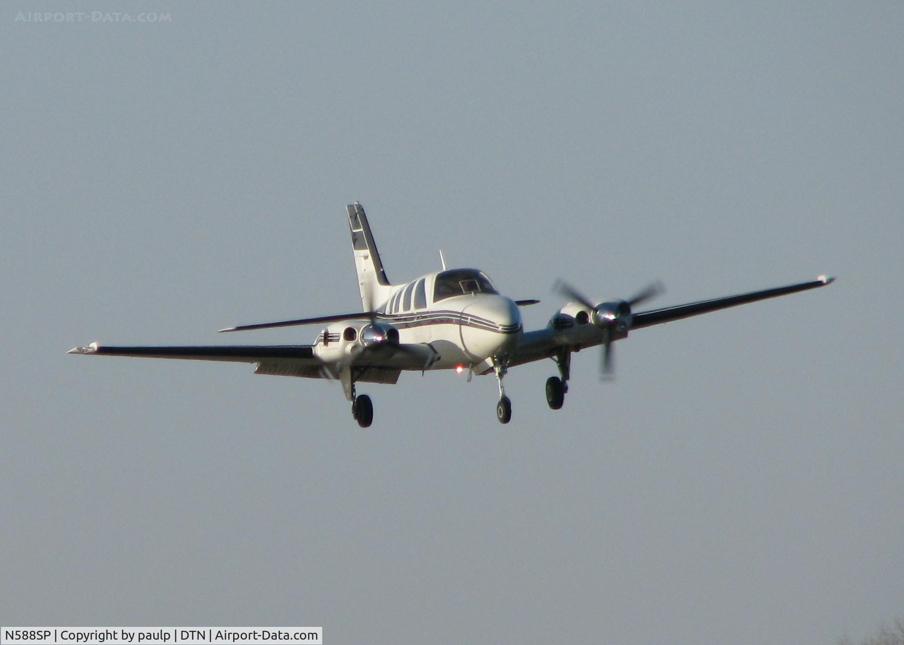N588SP, 1980 Beech 58P Baron C/N TJ-265, Landing at Downtown Shreveport.