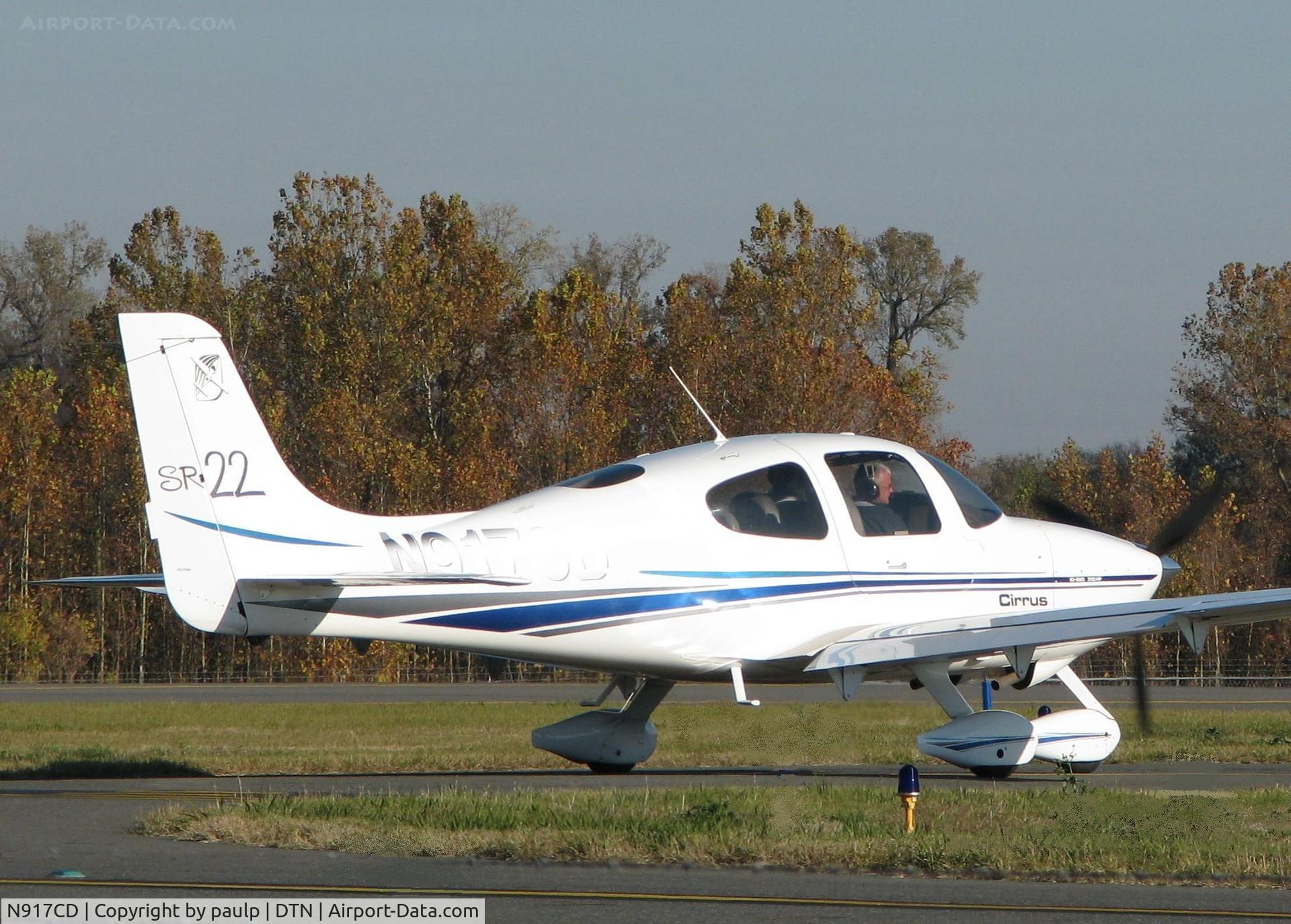 N917CD, 2002 Cirrus SR22 C/N 0350, About to take off from the Downtown Shreveport airport.