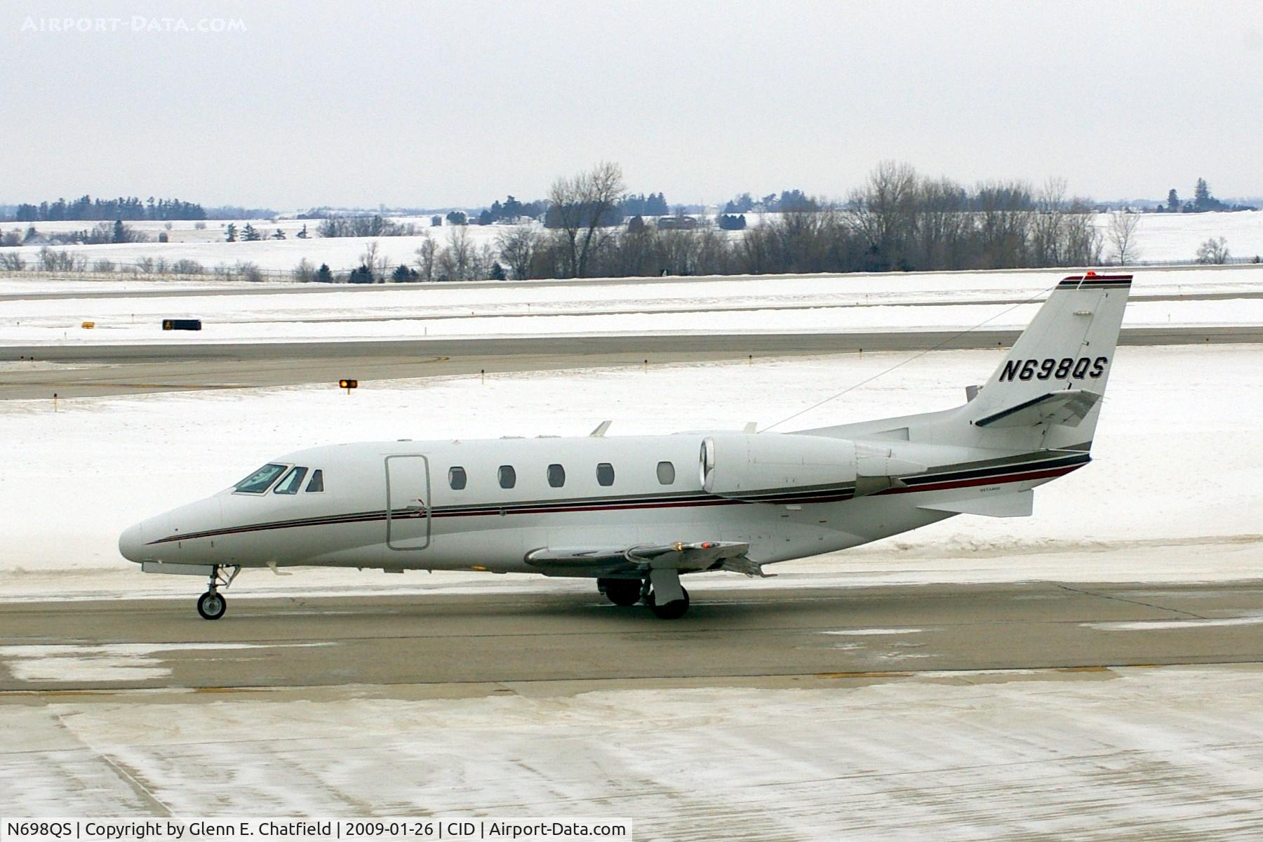 N698QS, 2006 Cessna 560XL C/N 560-5653, Taxiing from Landmark to Runway 27 for departure