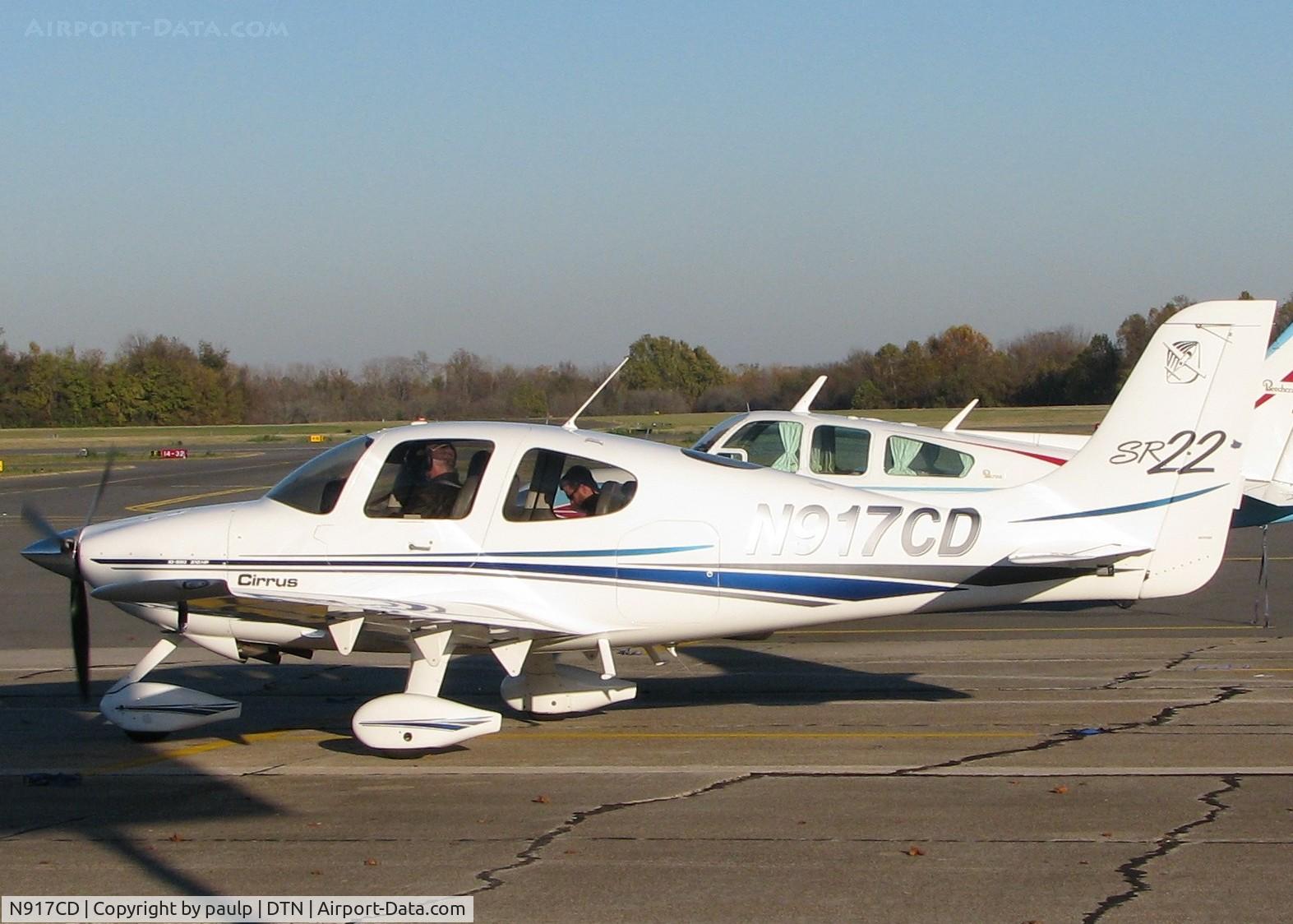 N917CD, 2002 Cirrus SR22 C/N 0350, Parking at the Downtown Shreveport airport.