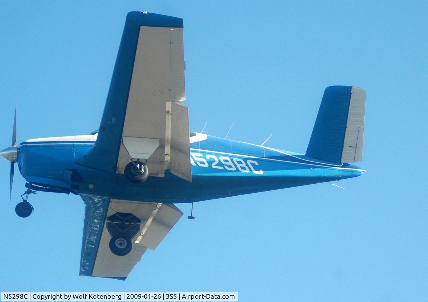 N5298C, 1951 Beech C35 Bonanza C/N D-2682, on final