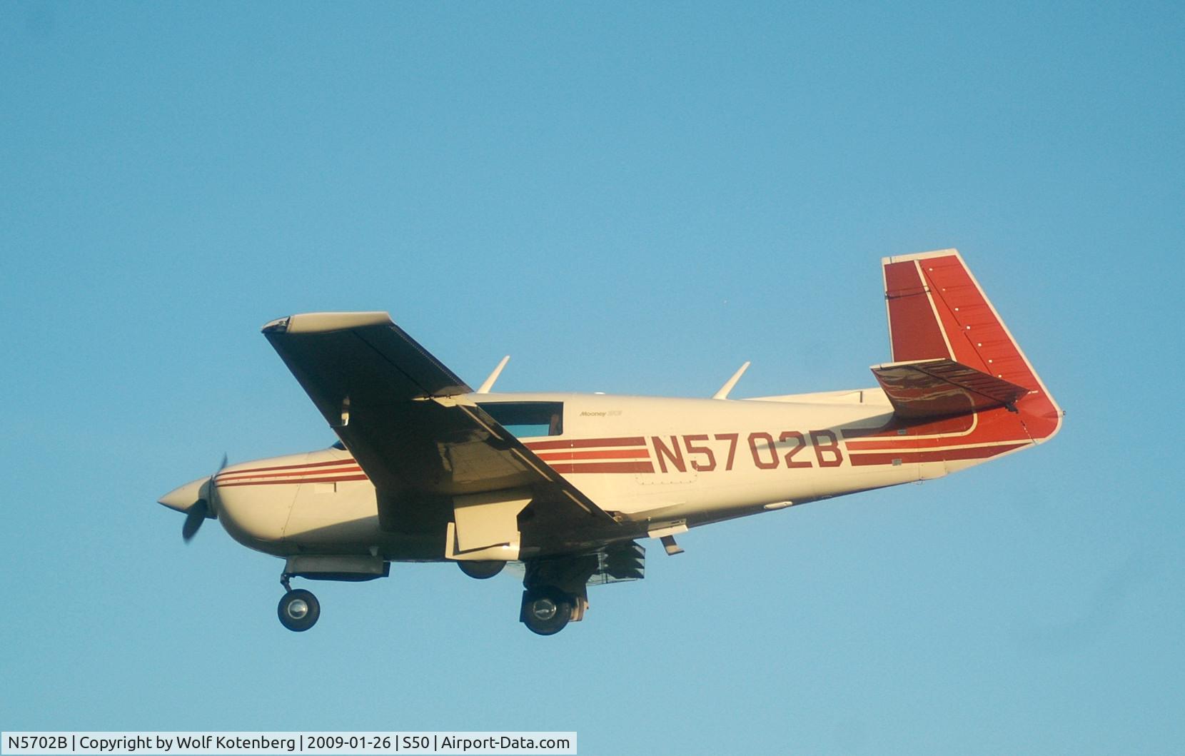 N5702B, 1983 Mooney M20J 201 C/N 24-1417, seconds from touchdown