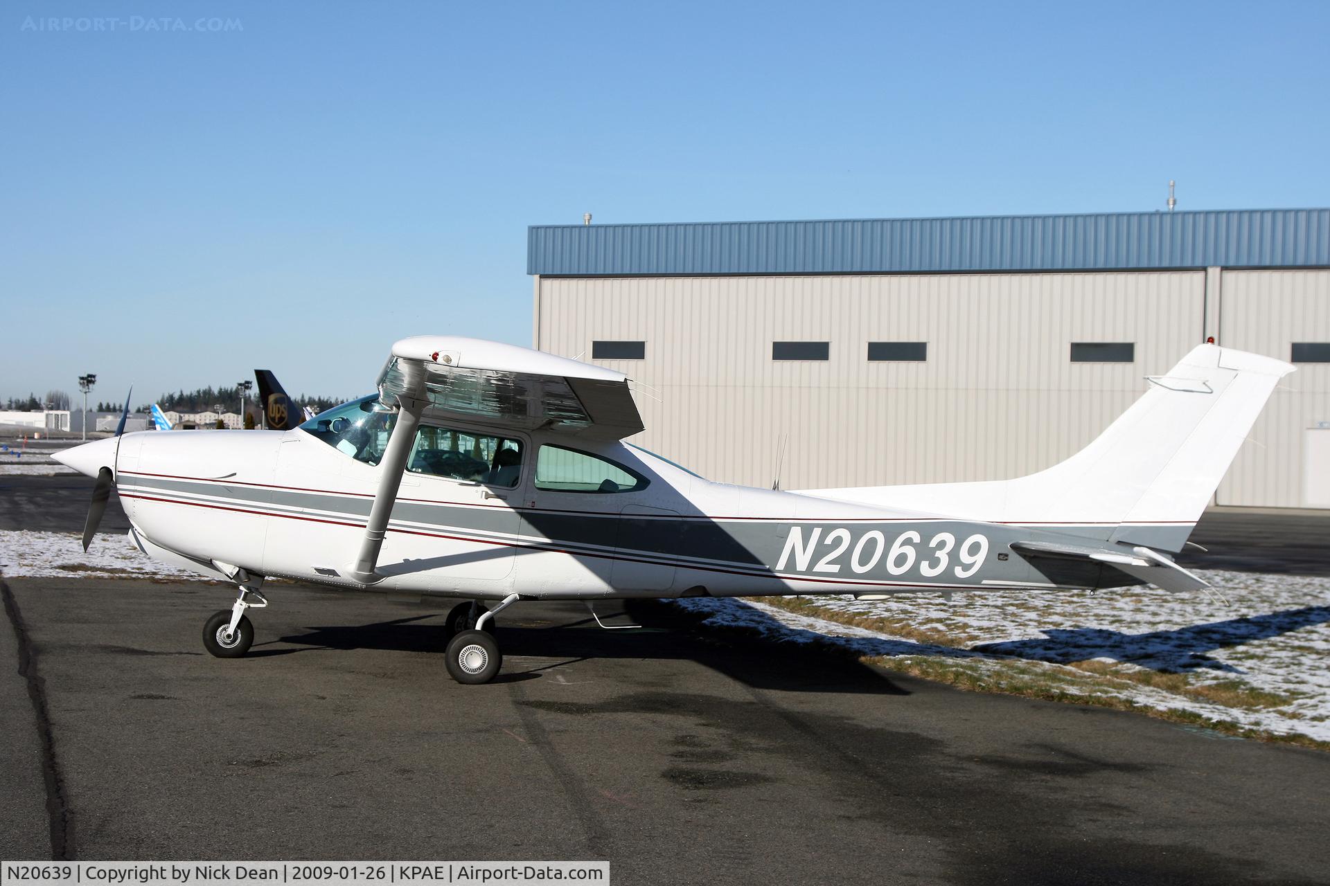 N20639, 1982 Cessna R182 Skylane RG C/N R18201927, KPAE