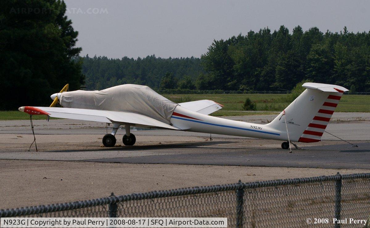 N923G, 1982 Grob G109 C/N 6130, Silently sitting