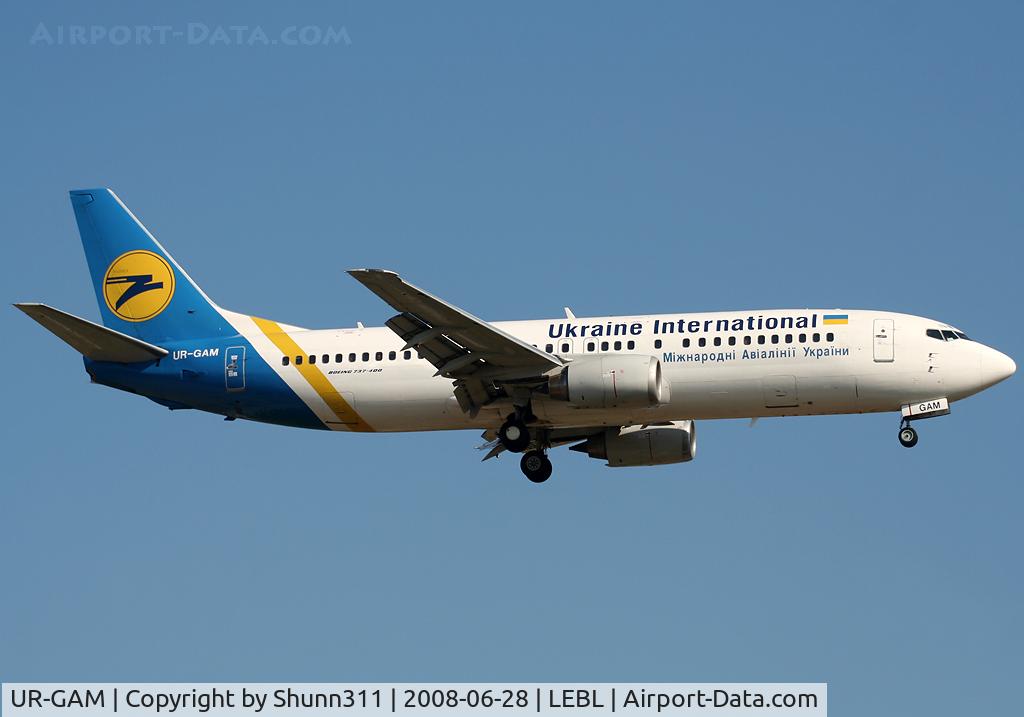 UR-GAM, Boeing 737-4Y0 C/N 25190/2256, Landing rwy 07R