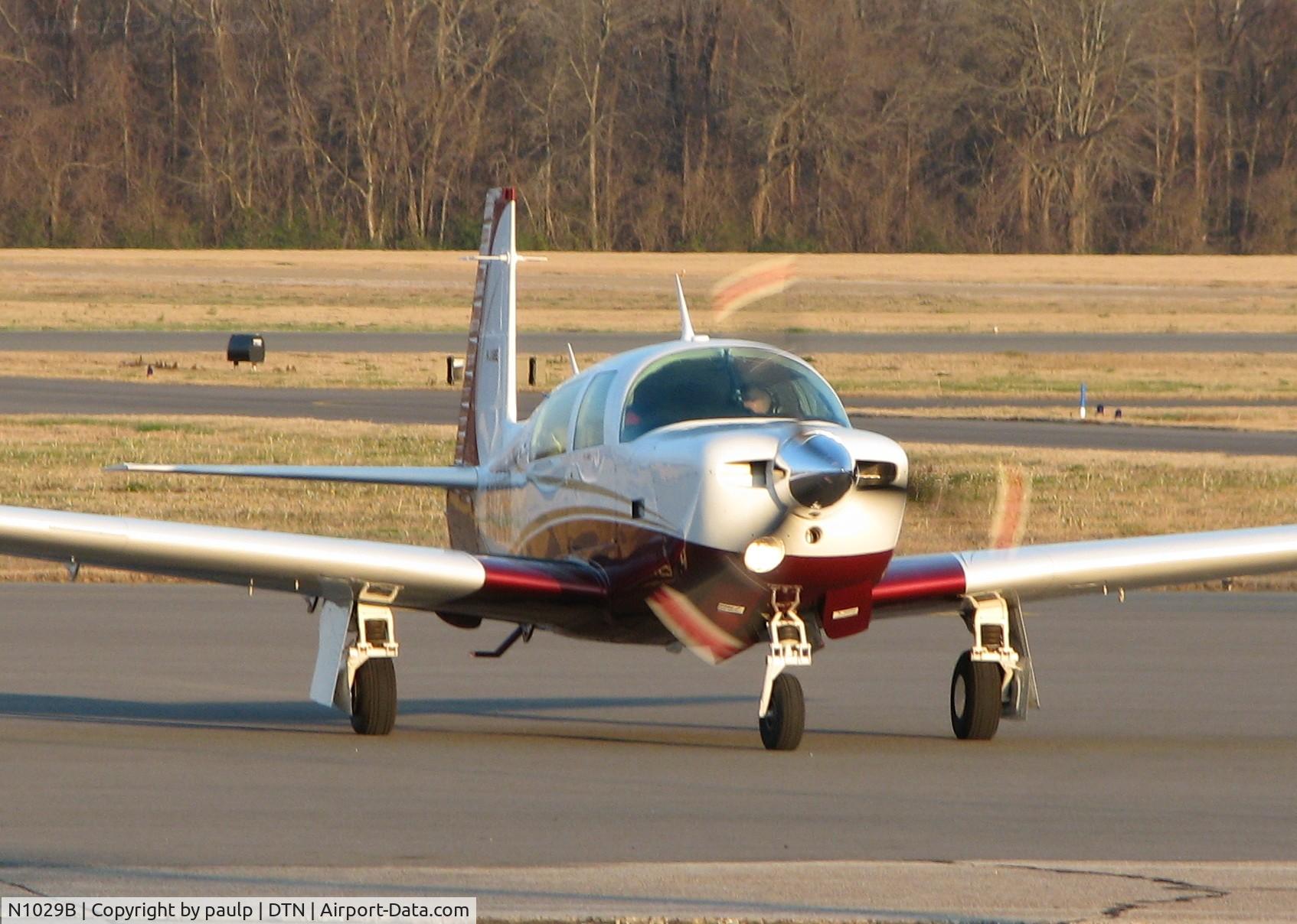 N1029B, 1982 Mooney M20J 201 C/N 24-1336, Just landed at Downtown Shreveport.