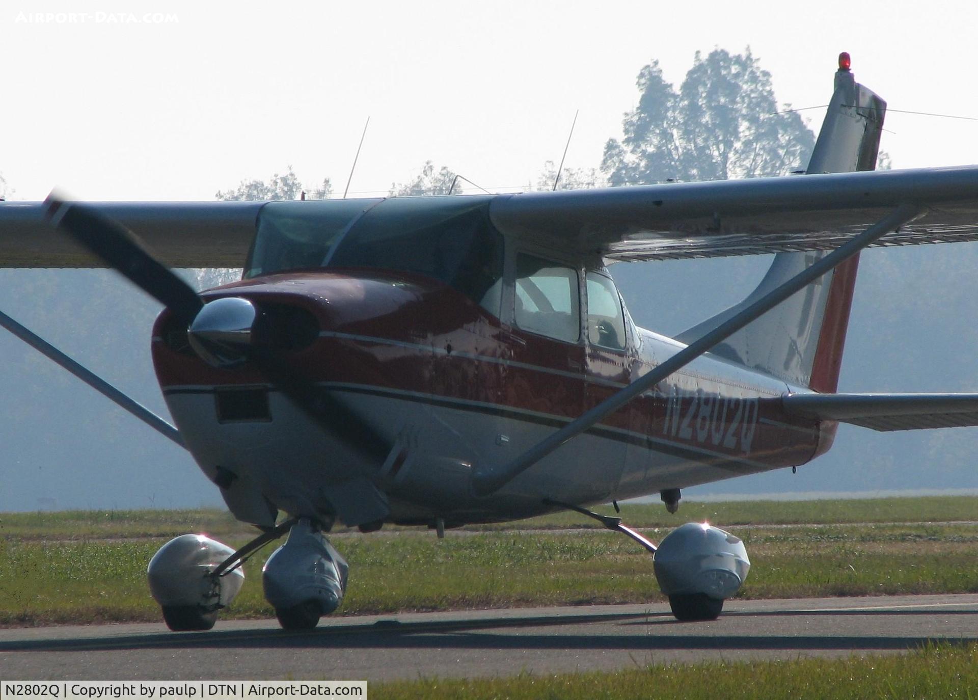 N2802Q, 1962 Cessna 182E Skylane C/N 18254034, Taxiing to 14 at Downtown Shreveport.