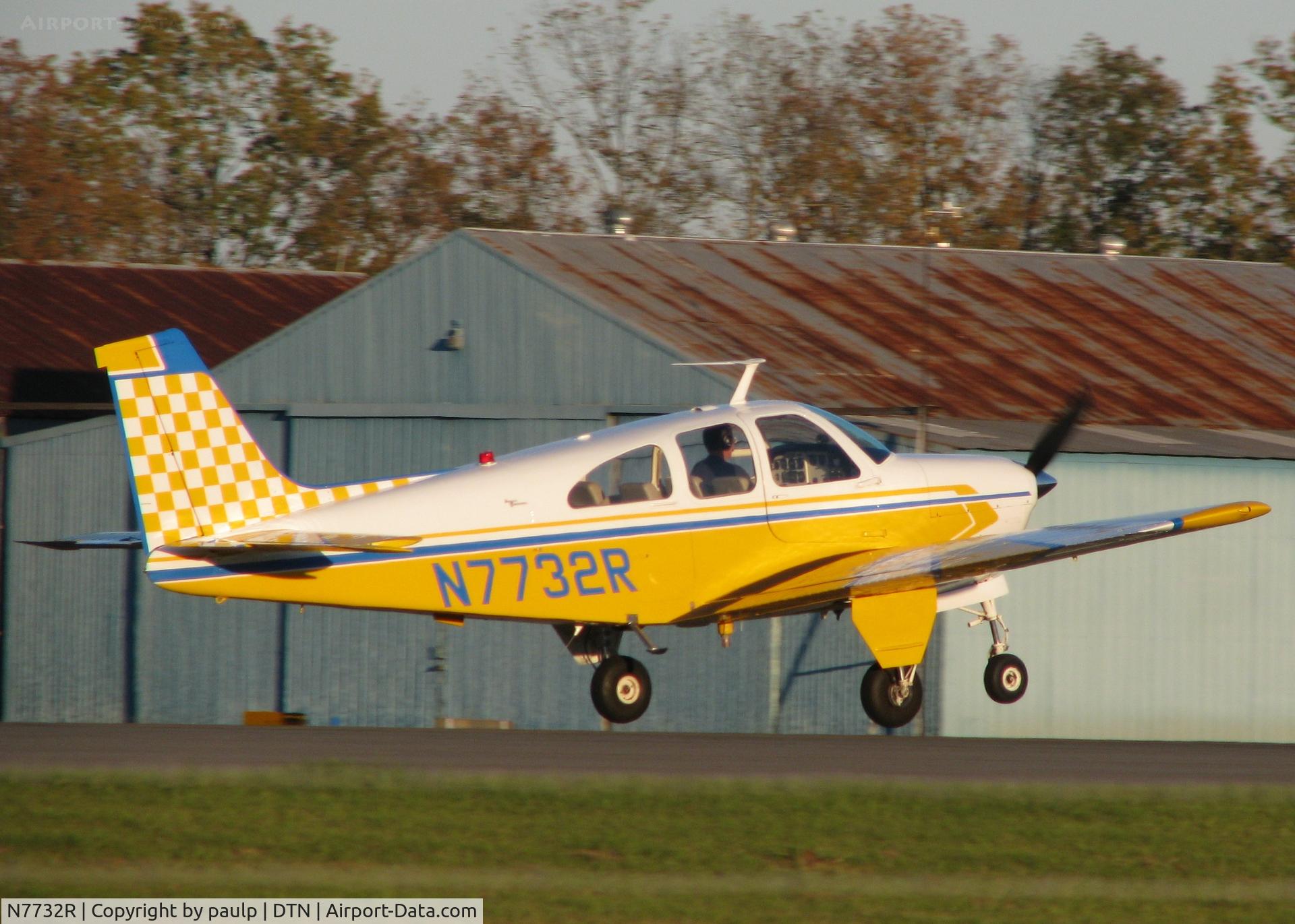 N7732R, 1968 Beech E33C Bonanza C/N CJ-7, Taking off from Downtown Shreveport.