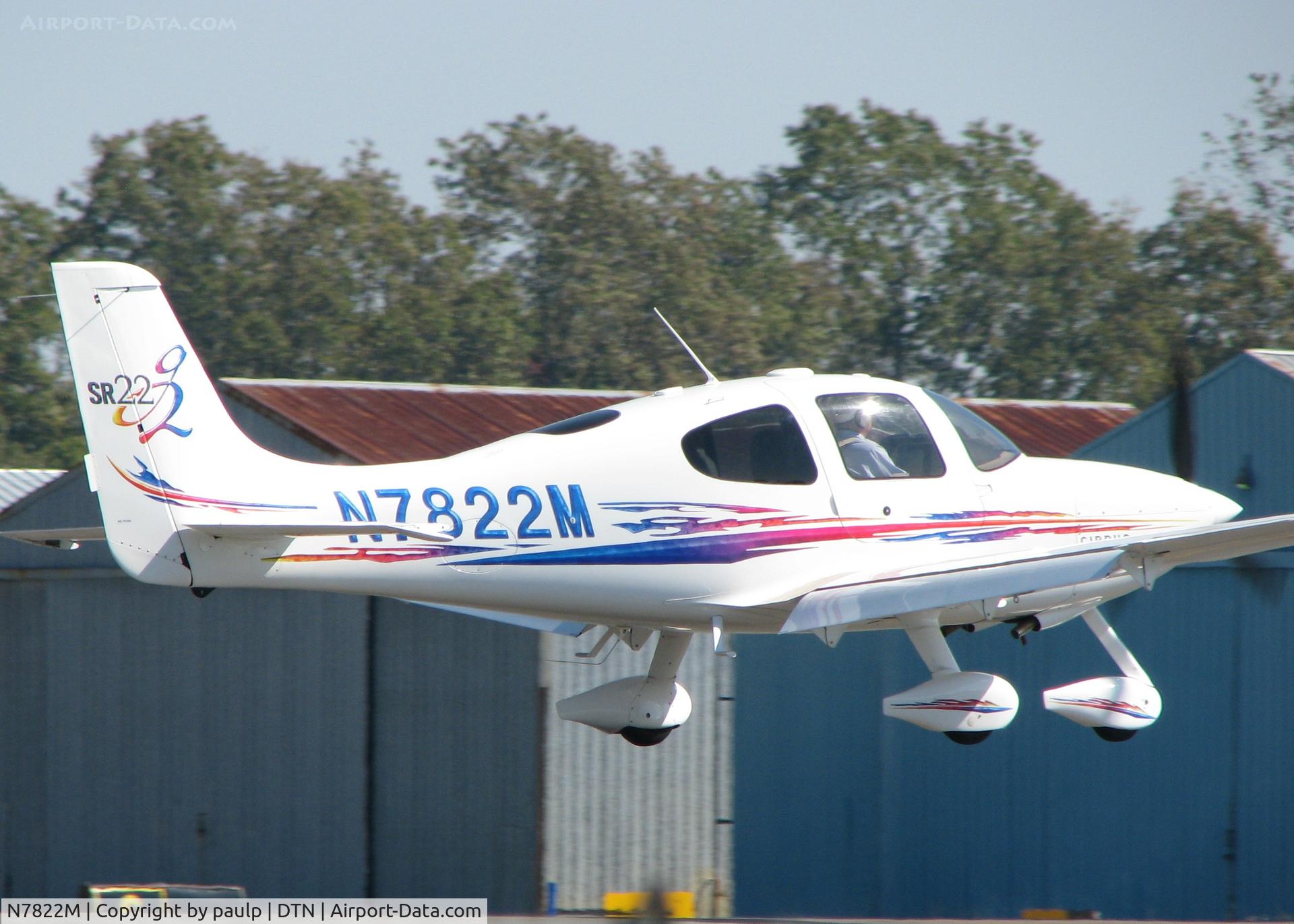 N7822M, 2005 Cirrus SR22 G2 C/N 1722, Touch and go at Downtown Shreveport.