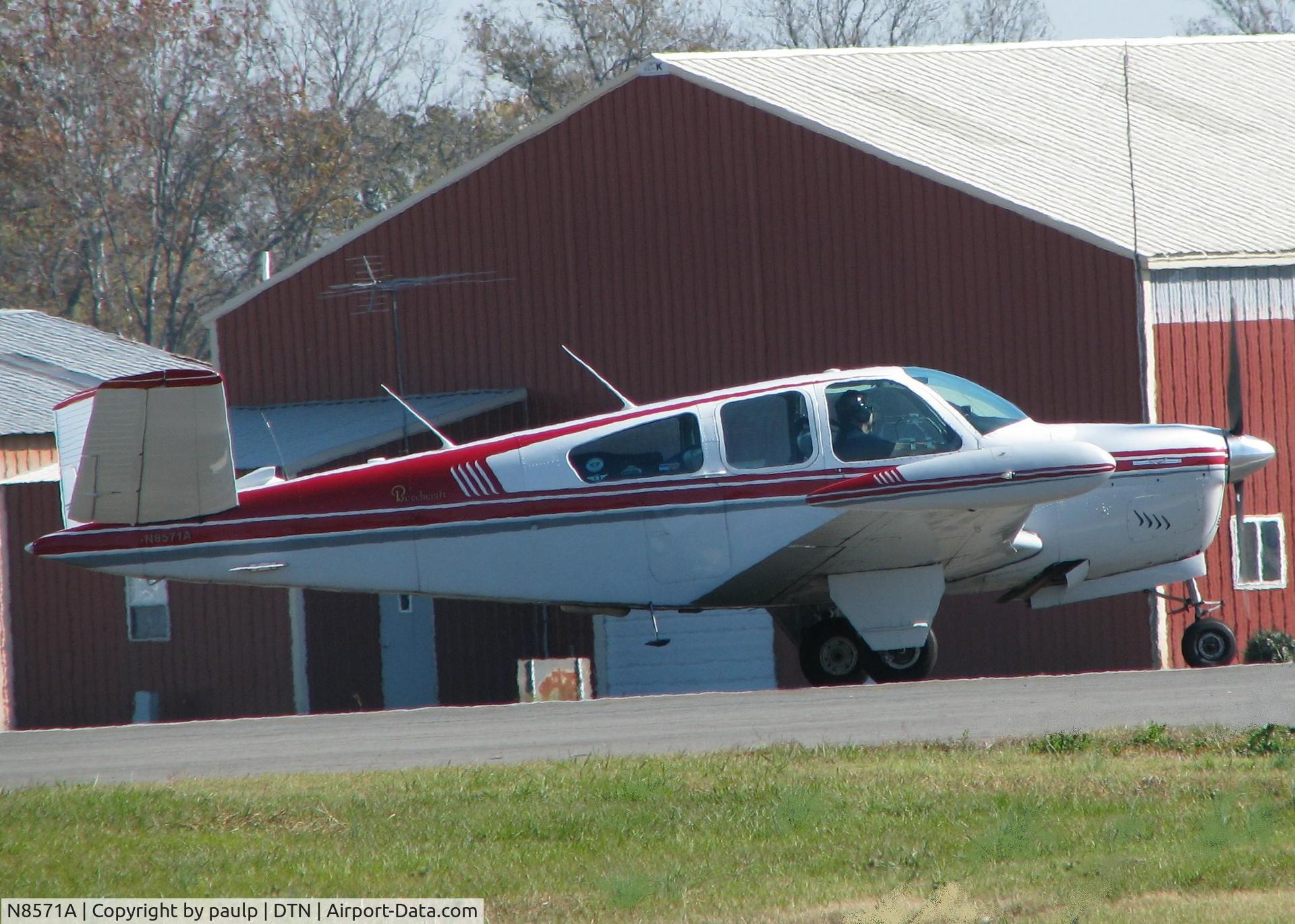 N8571A, 1949 Beech A35 Bonanza C/N D-1993, Taxiing at the Downtown Shreveport airport.