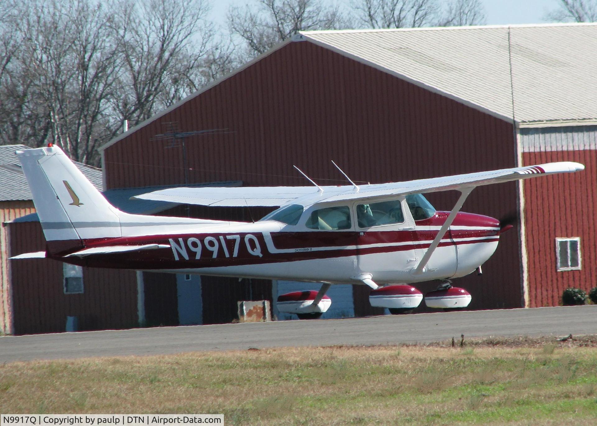 N9917Q, 1975 Cessna 172M C/N 17265861, Taking off from Downtown Shreveport.