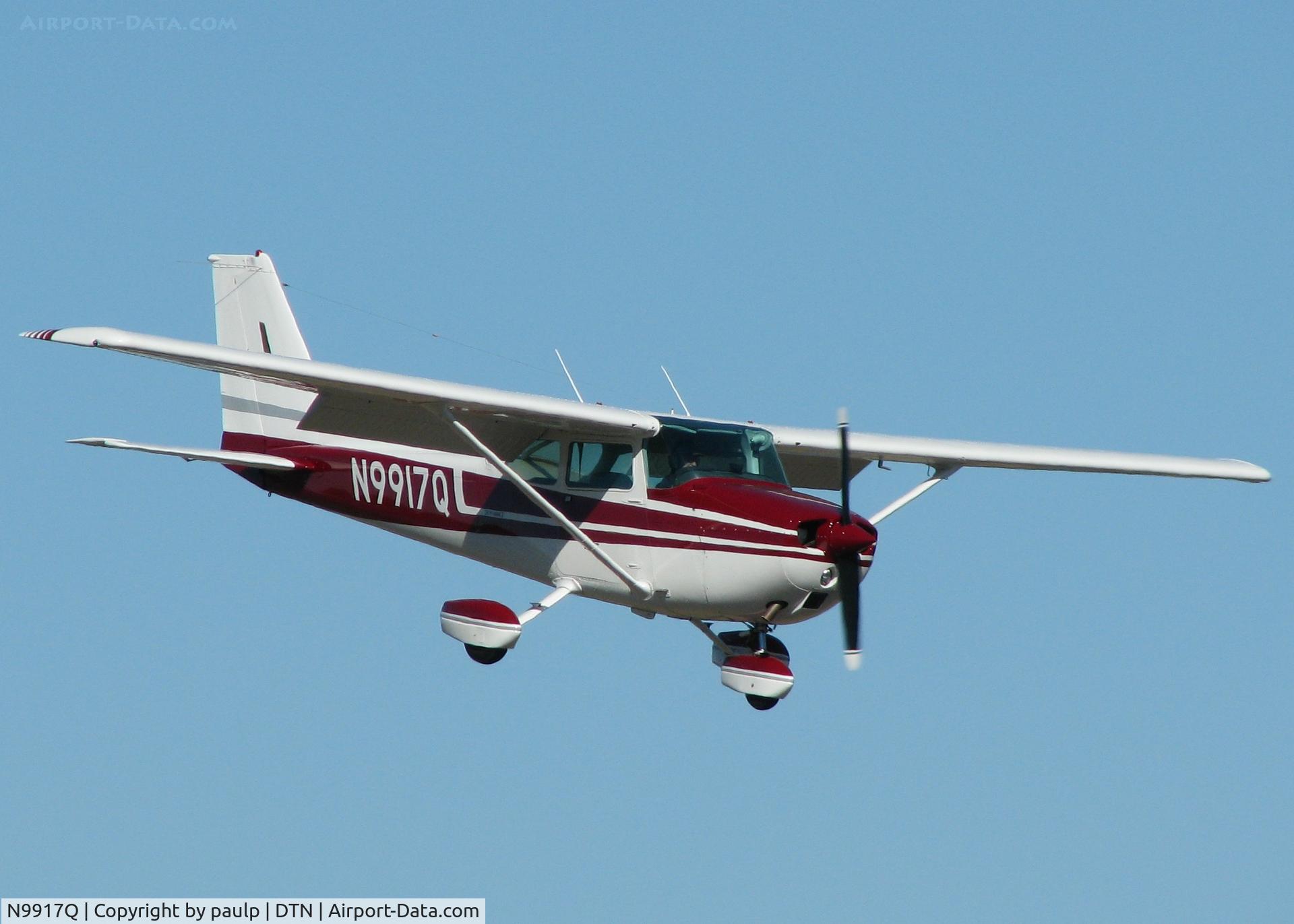 N9917Q, 1975 Cessna 172M C/N 17265861, Landing at Downtown Shreveport.
