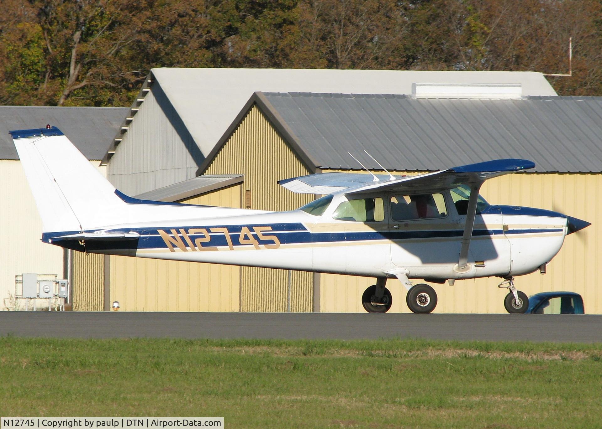 N12745, 1974 Cessna 172M C/N 17262224, Taking off from Downtown Shreveport.