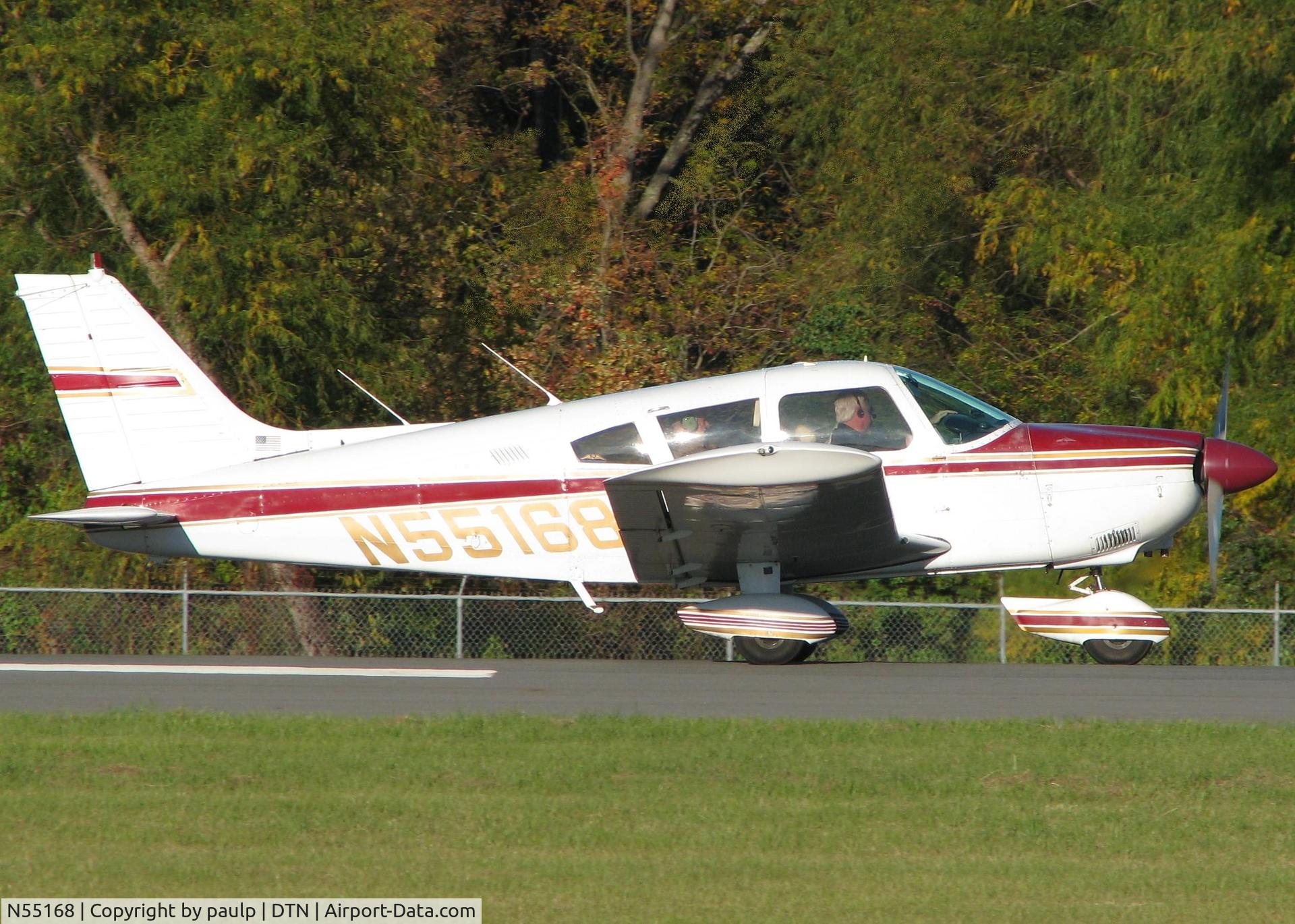 N55168, 1973 Piper PA-28-180 C/N 28-7305326, Taking off from Downtown Shreveport.