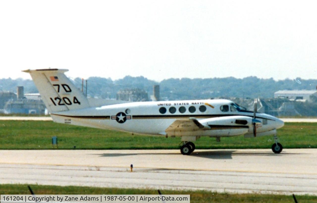 161204, Beech UC-12B Huron C/N BJ-20, Us Navy C-12 Huron Departing the former Dallas Naval Air Station