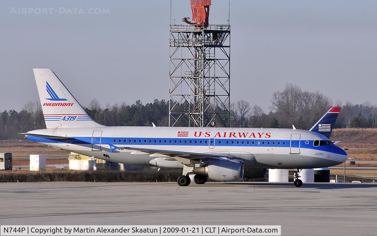 N744P, 2000 Airbus A319-112 C/N 1287, Taxiing in after landing.