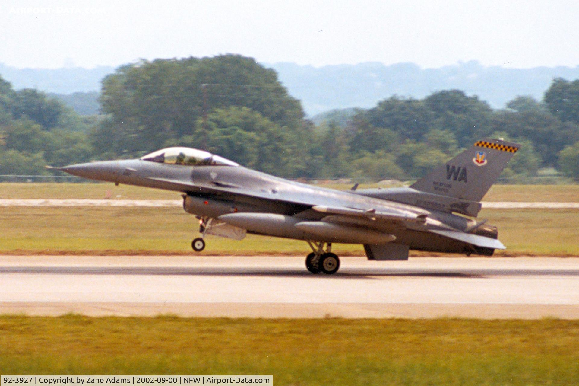 92-3927, Lockheed F-16D Fighting Falcon C/N CD-40, USAF F-16D landing at Carswell AFB - This aircraft crashed at the end of the runway while attemtping to land at Nellis AFB. The pilot ejected safely.