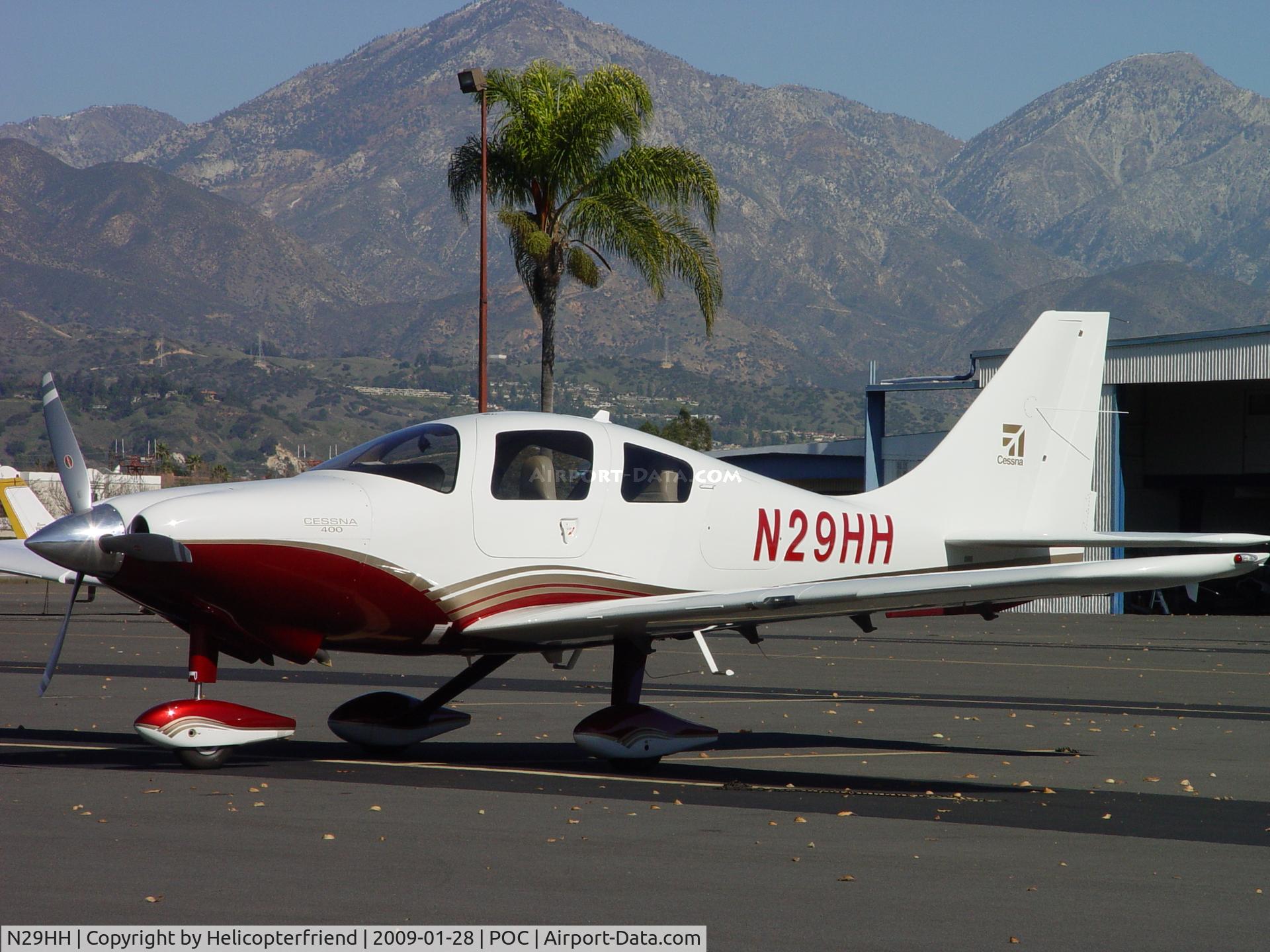 N29HH, 2006 Columbia Aircraft Mfg LC41-550FG C/N 41580, Parked in Transient Parking at Brackett