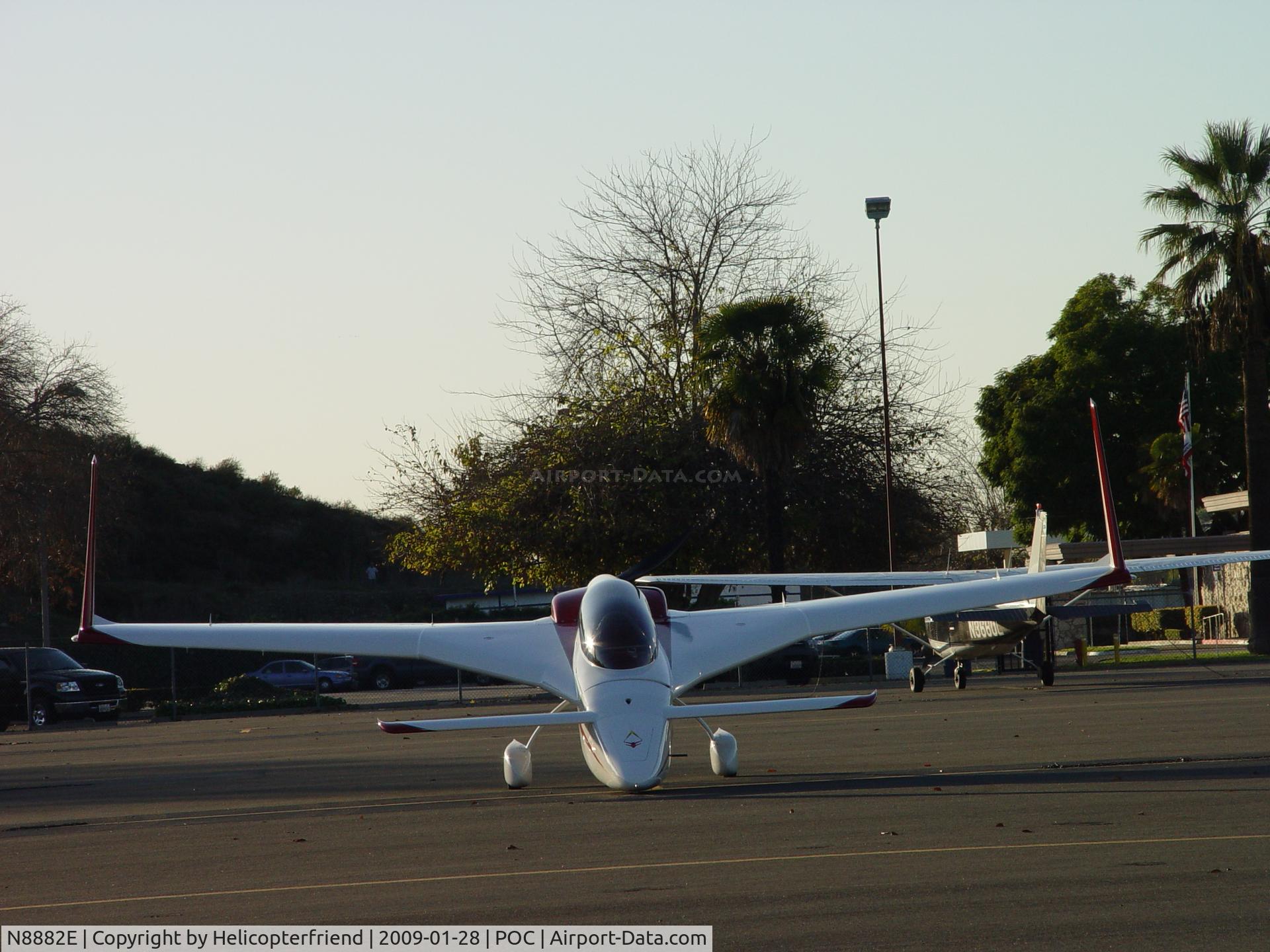 N8882E, 2008 Rutan Long-EZ C/N 001 (N8882E), Gracefully bowing