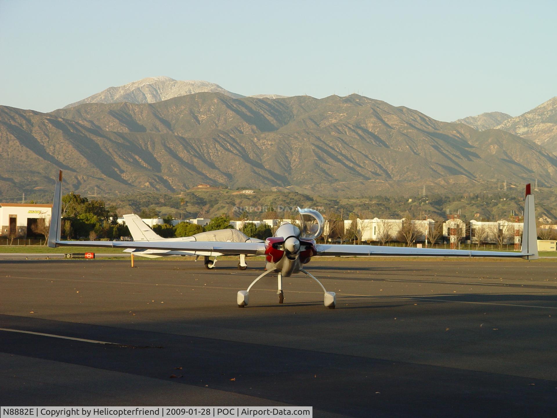 N8882E, 2008 Rutan Long-EZ C/N 001 (N8882E), Moving out to southern taxiway