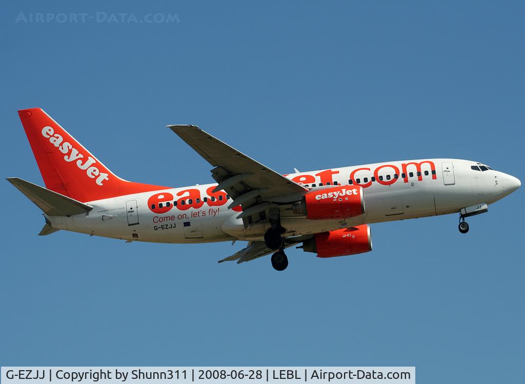 G-EZJJ, 2002 Boeing 737-73V C/N 30245, Landing rwy 07R