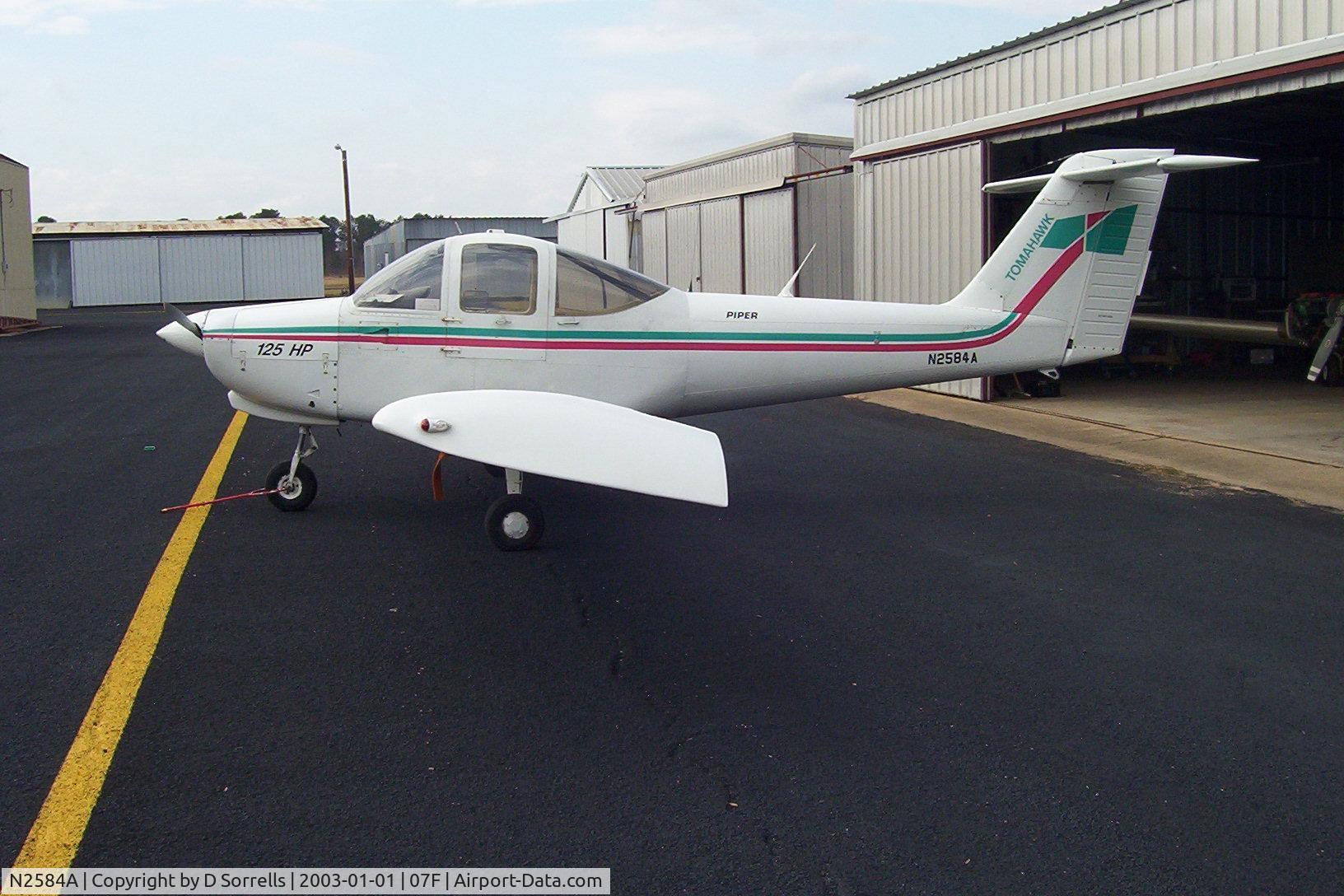 N2584A, 1978 Piper PA-38-112 Tomahawk C/N 38-78A0765, at 07f