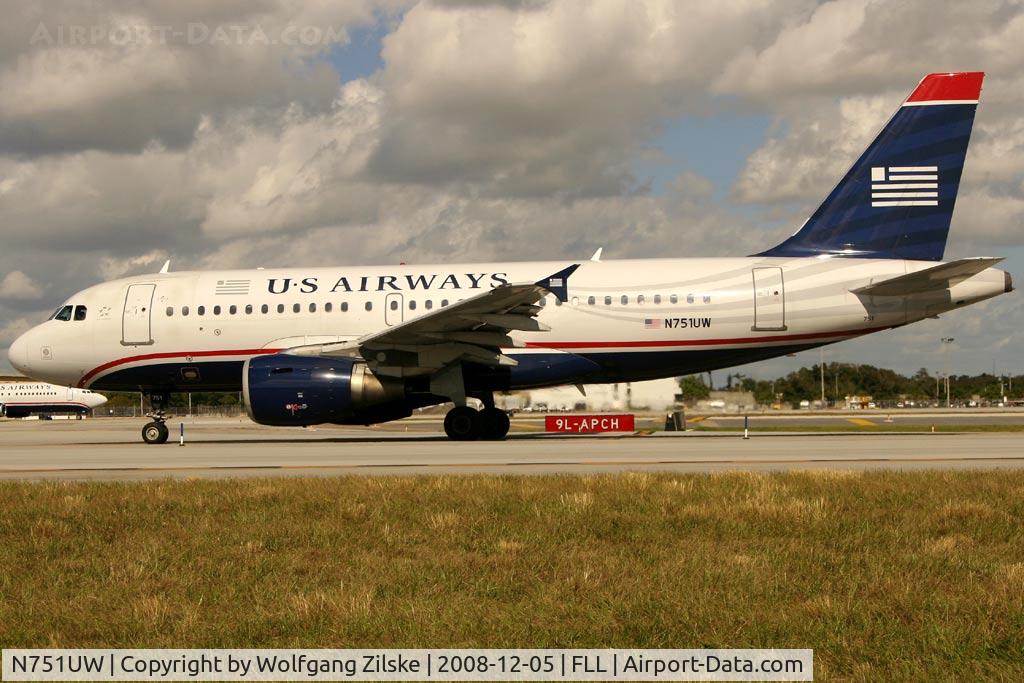 N751UW, 2000 Airbus A319-112 C/N 1317, visitor