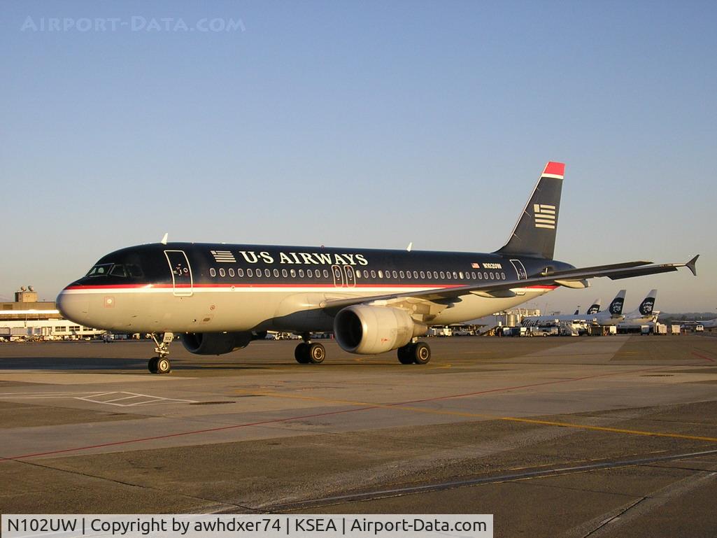 N102UW, 1998 Airbus A320-214 C/N 0844, Parked between flights near N-Gates