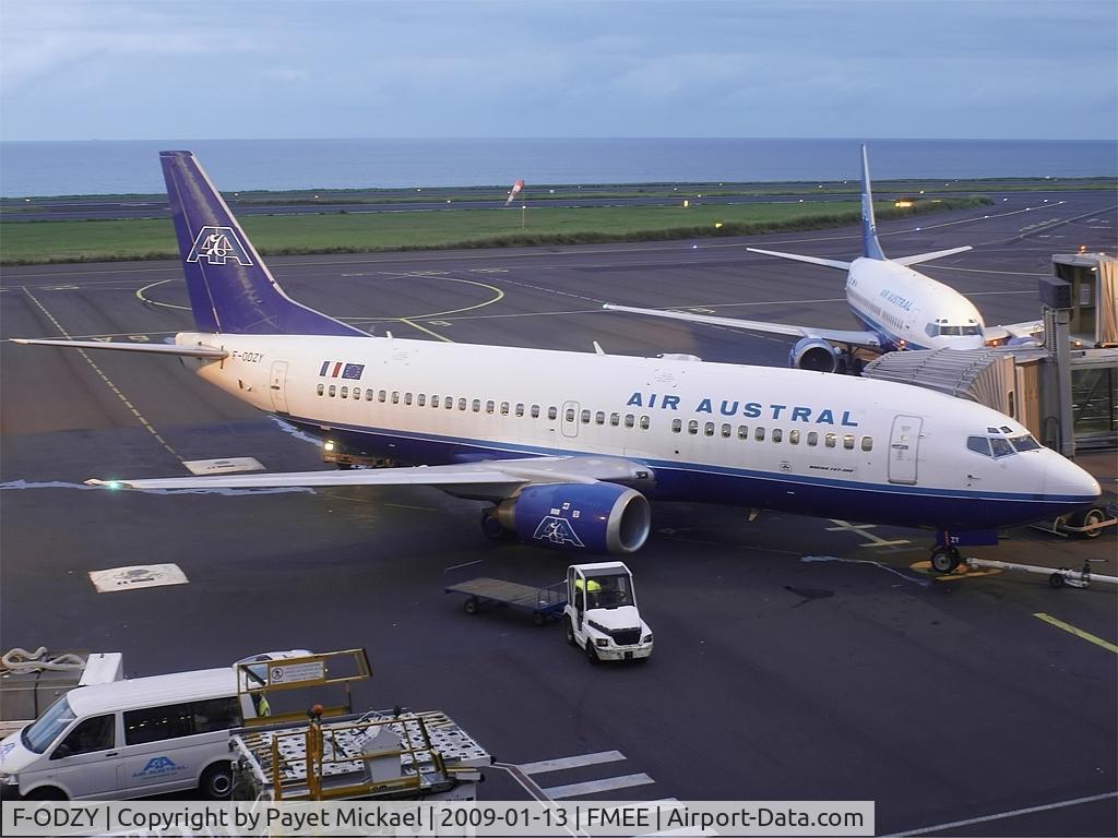 F-ODZY, 1994 Boeing 737-33A C/N 27452, At gate 6A