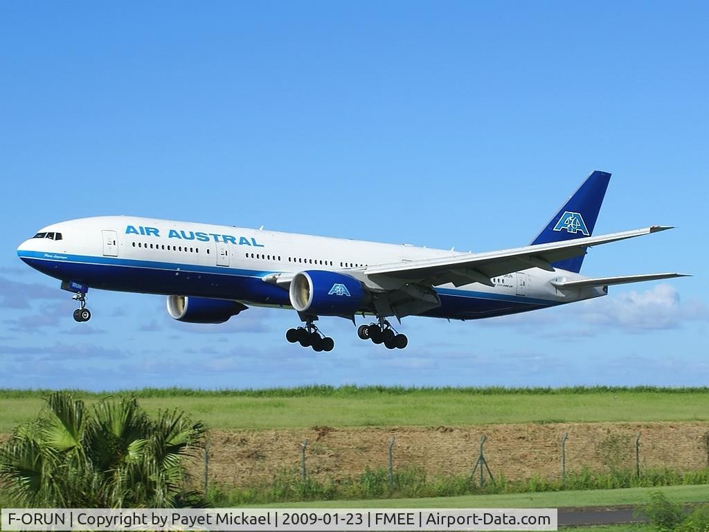 F-ORUN, 1999 Boeing 777-2Q8/ER C/N 28676, landing rwy 30