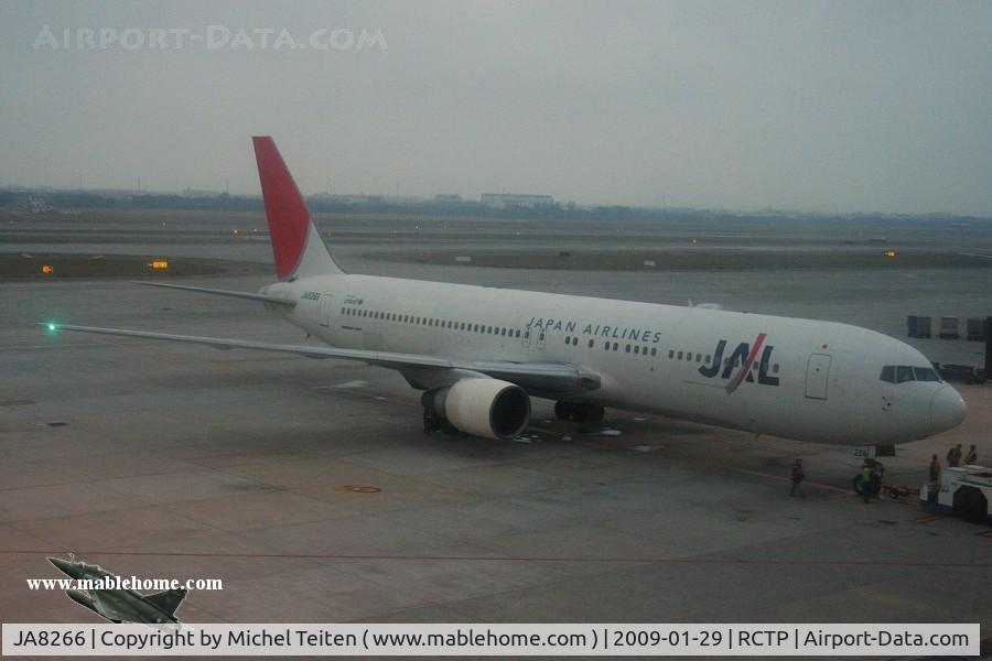 JA8266, Boeing 767-346 C/N 23966, JAL Flight JL656 bound to Nagoya