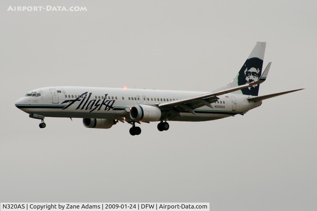 N320AS, 2003 Boeing 737-990 C/N 33680, Alaska Airlines 737 landing at DFW