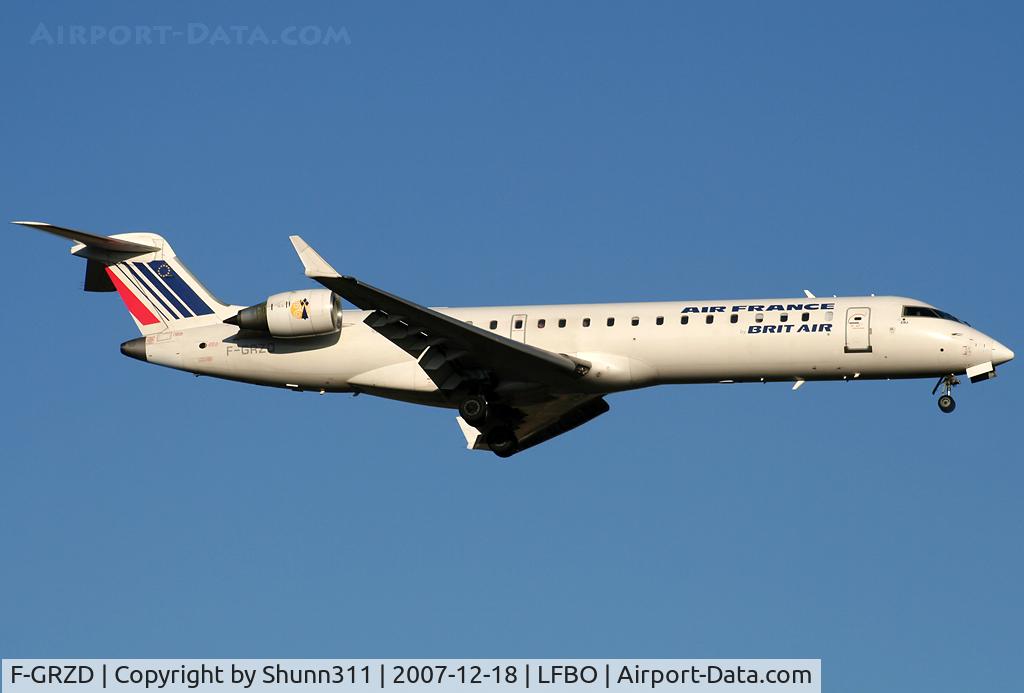 F-GRZD, 2001 Canadair CRJ-702 (CL-600-2C10) Regional Jet C/N 10016, Landing rwy 14R