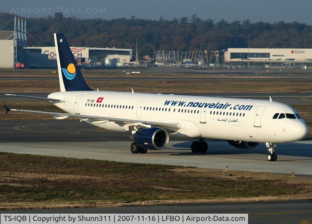 TS-IQB, 1999 Airbus A321-211 C/N 995, Arriving to the gate...
