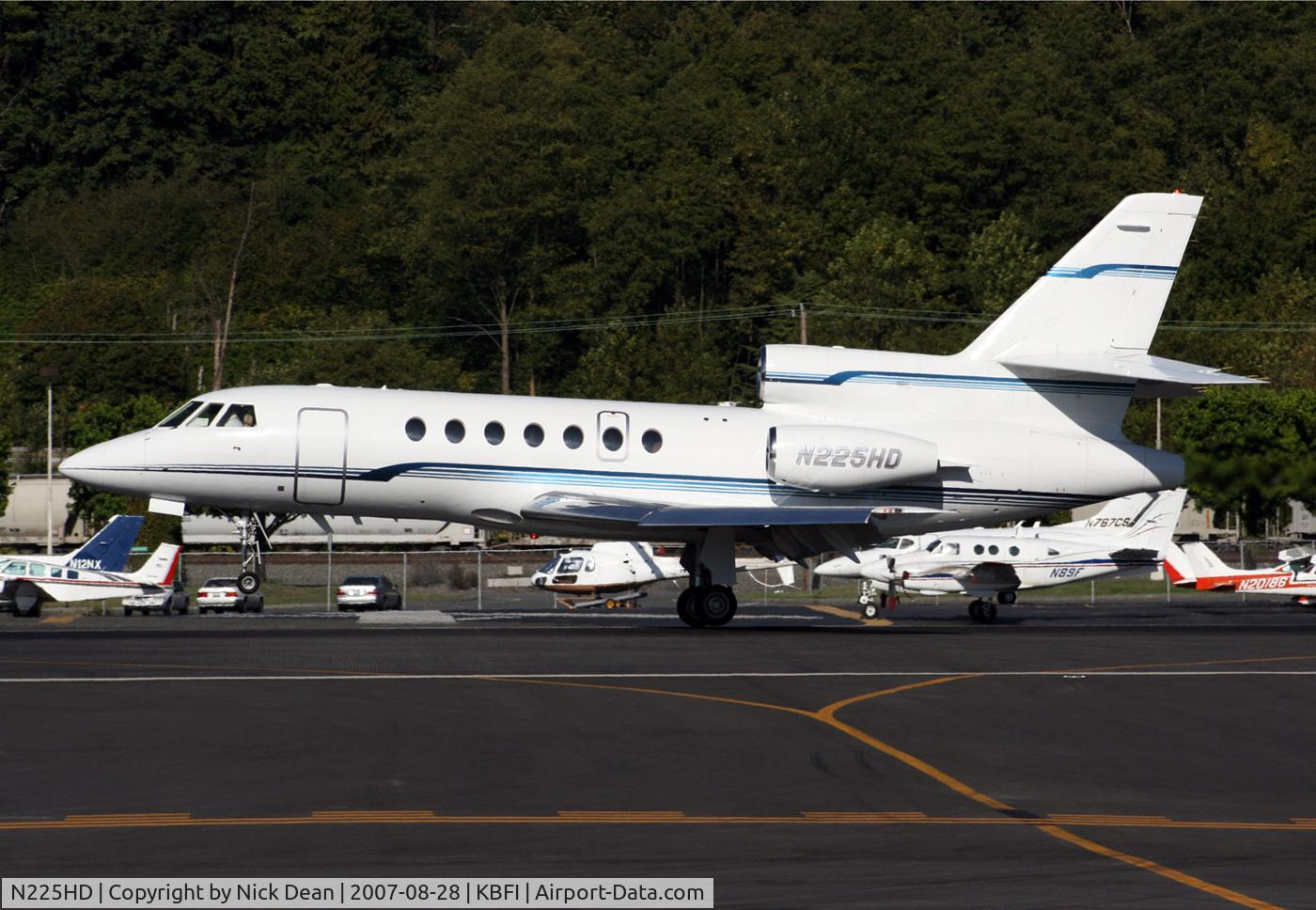 N225HD, 2001 Dassault Mystere Falcon 50 C/N 313, KBFI (Home Depot)