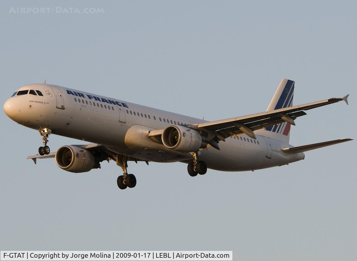 F-GTAT, 2008 Airbus A321-211 C/N 3441, Clear to land RWY 25R.