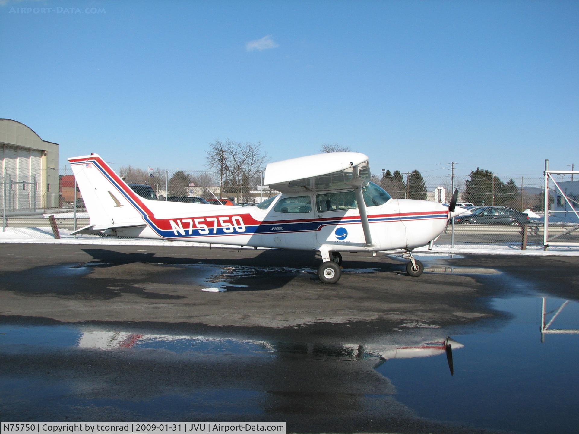 N75750, 1977 Cessna 172N C/N 17267926, at Queen City