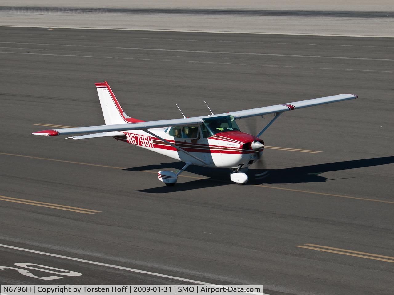 N6796H, 1975 Cessna 172M C/N 17265584, N6796H taxiing