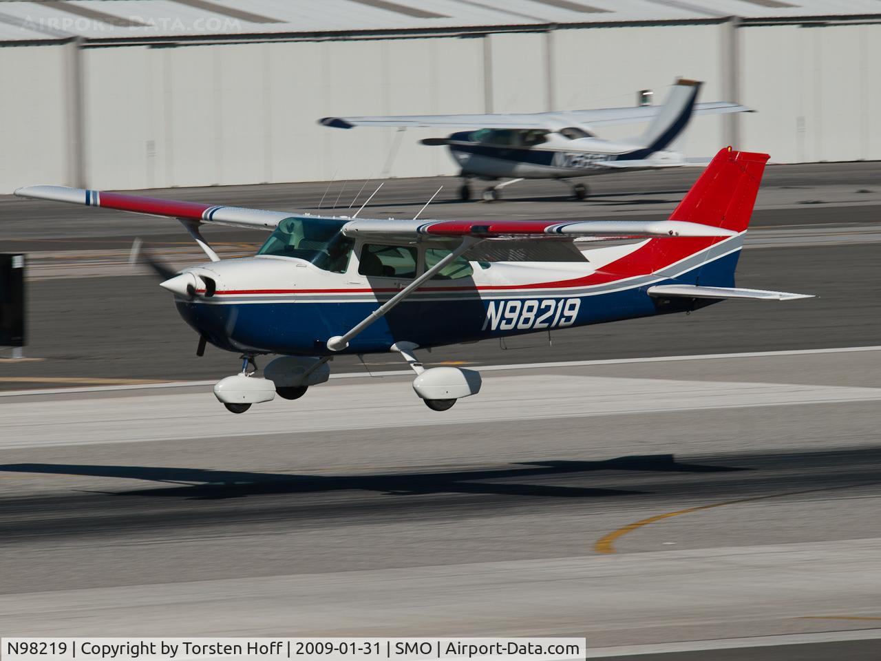 N98219, 1984 Cessna 172P C/N 17276266, N98219 arriving on RWY 21