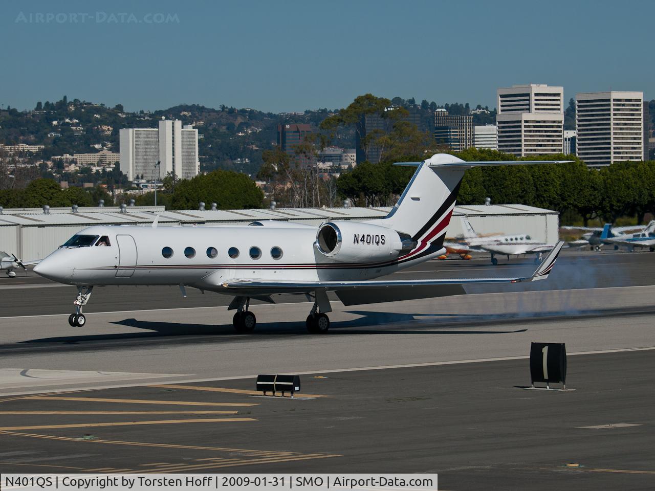N401QS, 2000 Gulfstream Aerospace G-IV C/N 1408, N401QS arriving on RWY 21