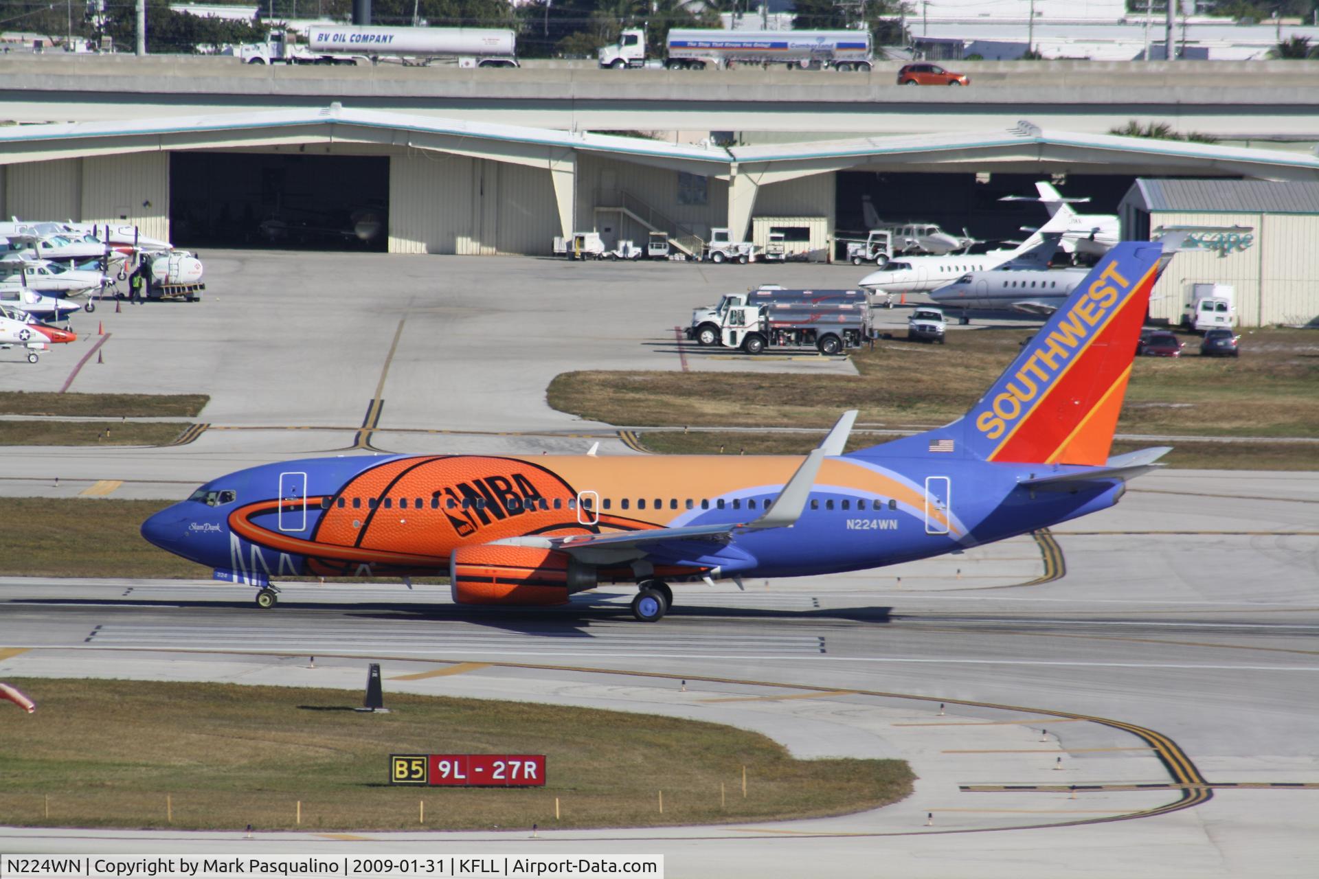 N224WN, 2005 Boeing 737-7H4 C/N 32493, Boeing 737-700
