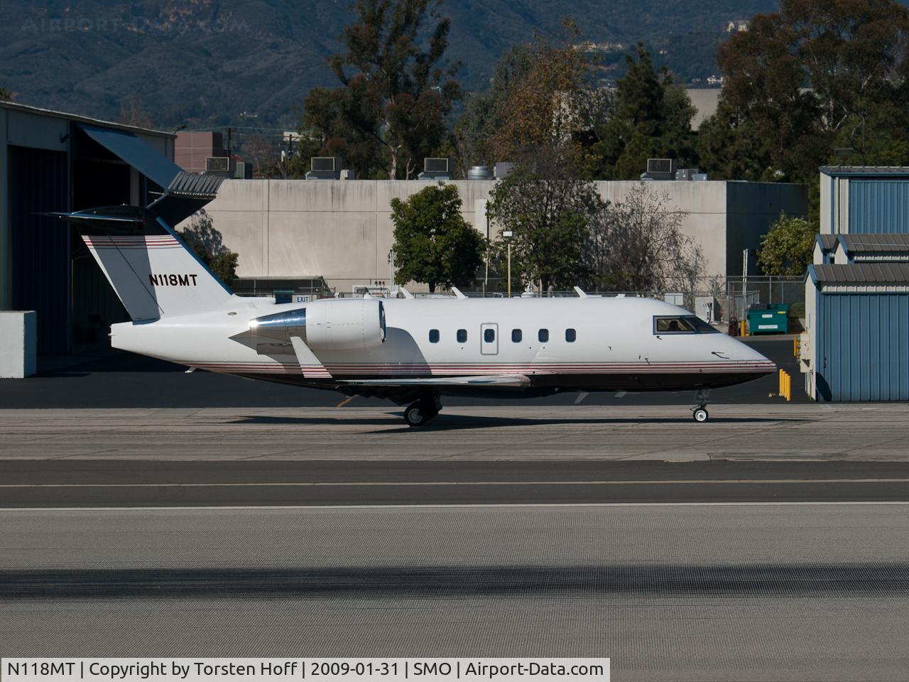 N118MT, 1990 Canadair Challenger 601-3A (CL-600-2B16) C/N 5077, N118MT taxiing
