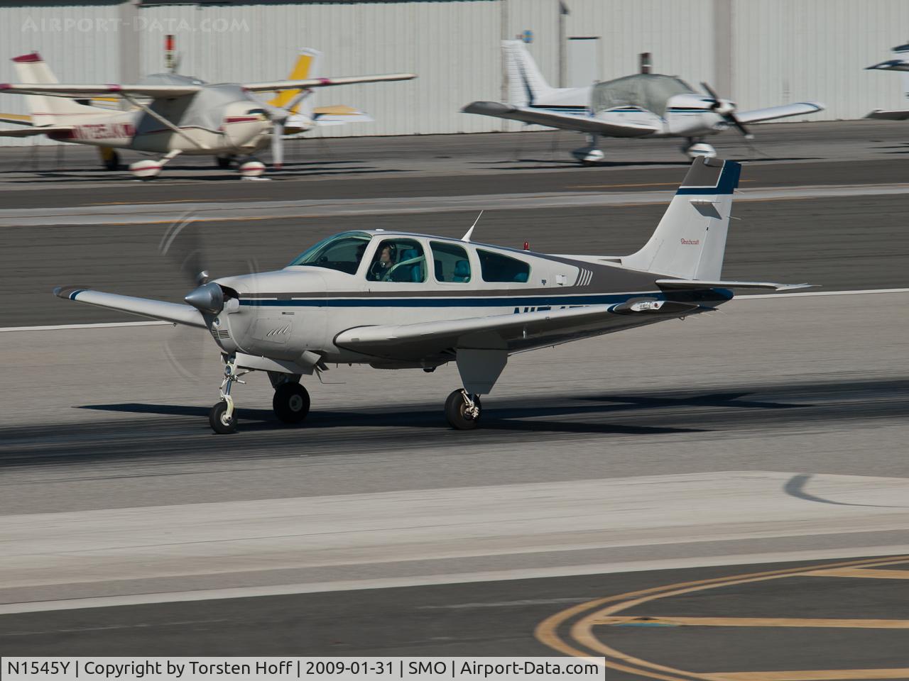 N1545Y, 1989 Beech F33A Bonanza C/N CE-1313, N1545Y departing from RWY 21