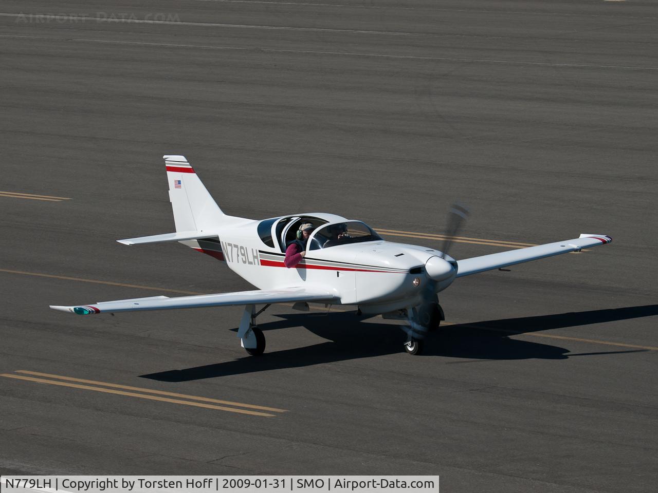 N779LH, 1991 Stoddard-Hamilton Glasair I RG C/N 779, N779LH taxiing